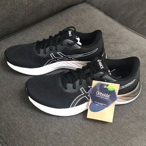 Womens Asics Gel-Excite shoes size 8 black white